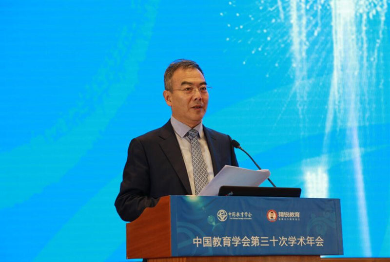 华体会(中国)常务副会长兼秘书长杨念鲁_副本.jpg