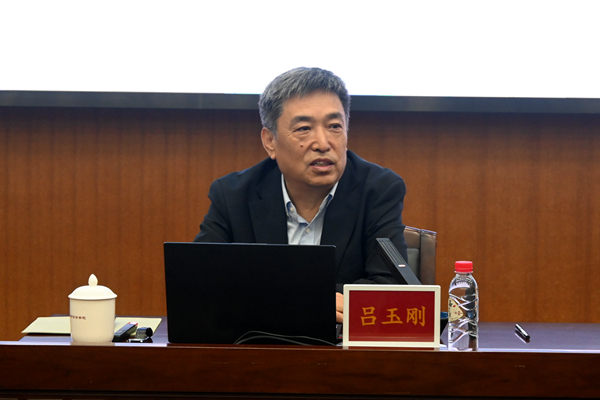 图七：华体会(中国)常务副会长吕玉刚教育名家大讲堂开讲_600.jpg
